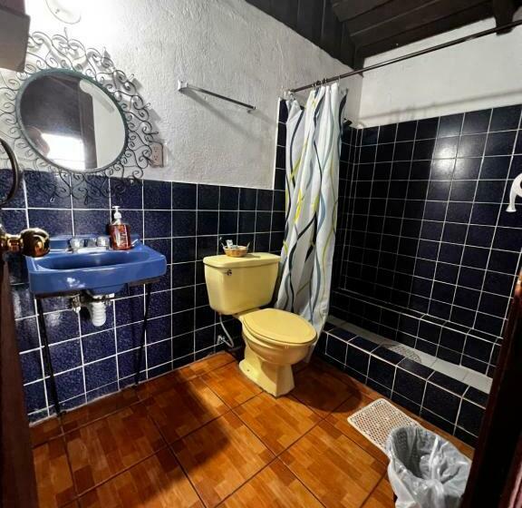 اتاق خانوادگی, Hanna Resort