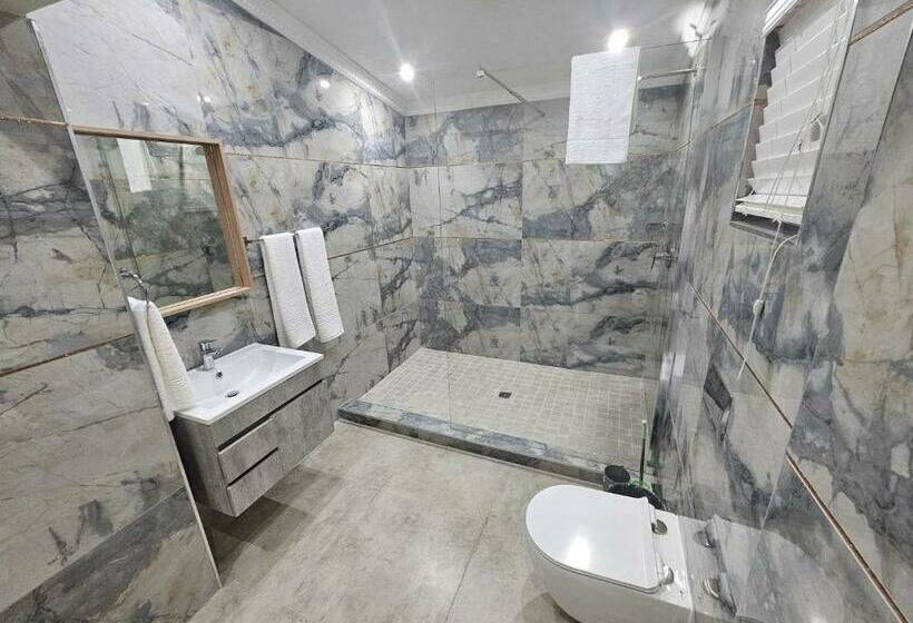 דירת שני חדרים, Casa De Luxe