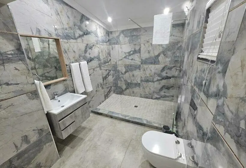 Huoneisto 2 Makuuhuonetta, Casa De Luxe