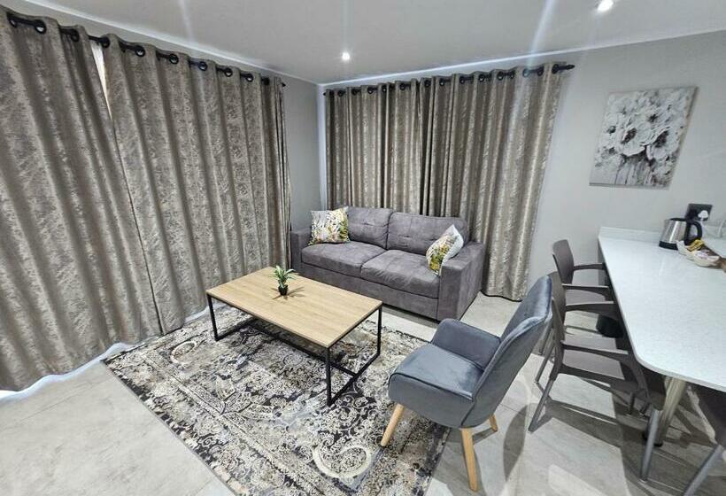 דירת שני חדרים, Casa De Luxe