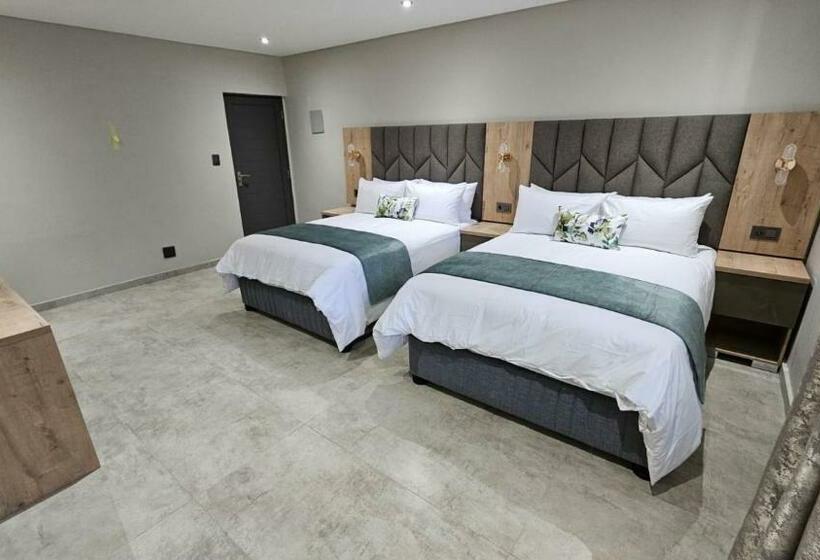 סוויטה משפחתית, Casa De Luxe