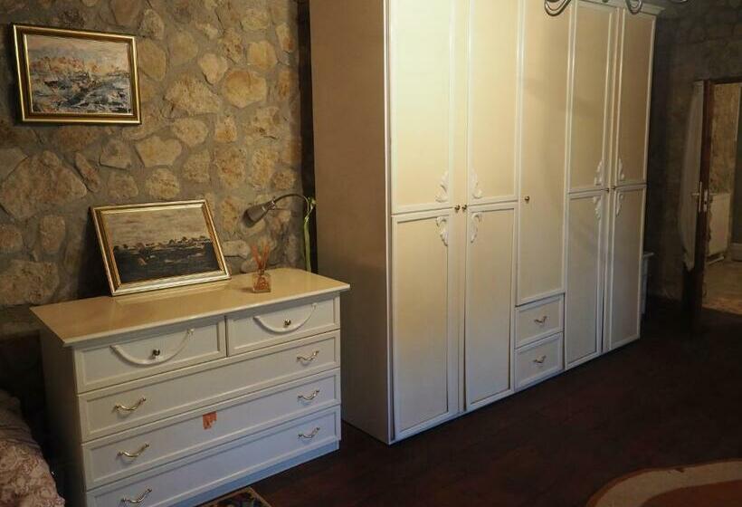 스탠다드 스튜디오 (테라스구비), Conacul Muzeul Pietrei