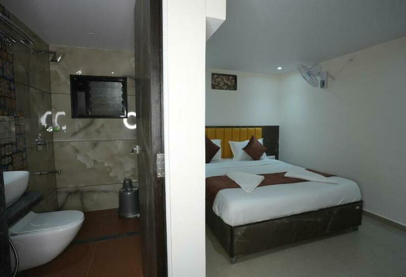 غرفة أساسية, Megh Inn