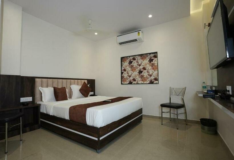 غرفة ديلوكس, Megh Inn