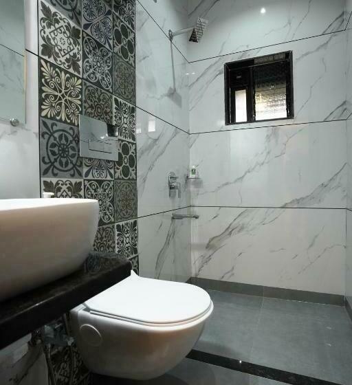 غرفة ديلوكس, Megh Inn