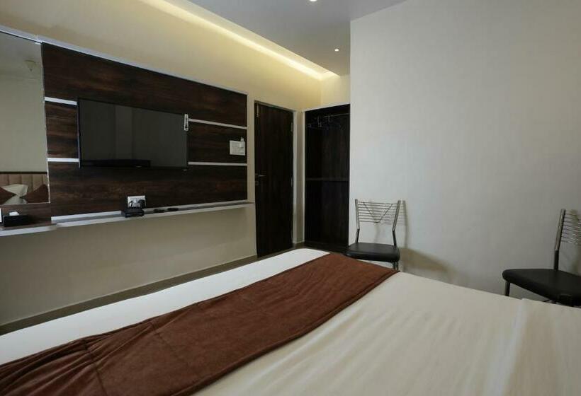 غرفة ديلوكس, Megh Inn