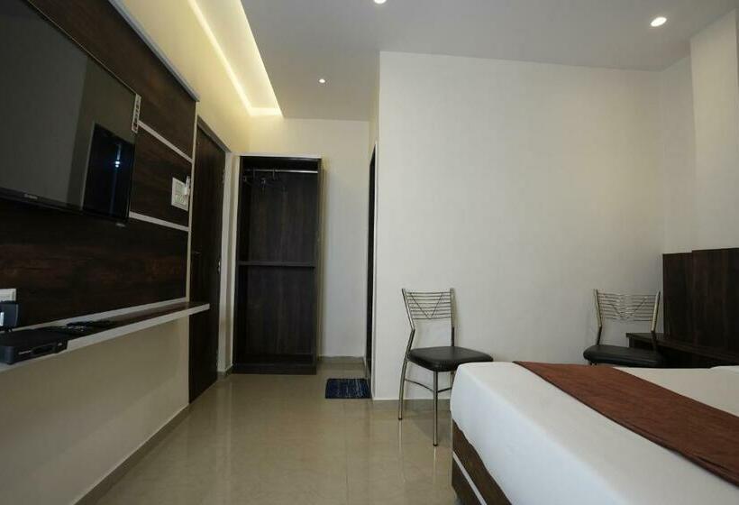 غرفة ديلوكس, Megh Inn