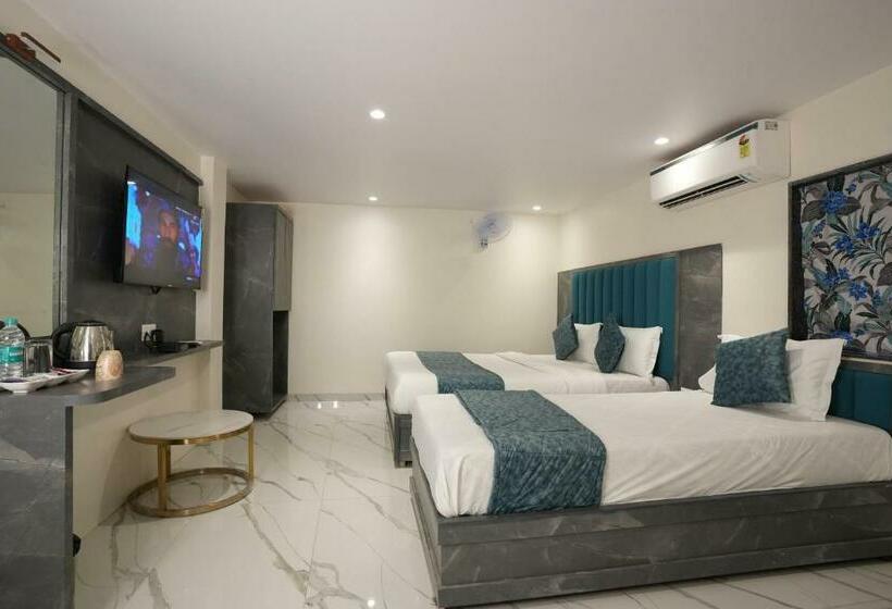 Номер Стандарт Трехместный, Megh Inn