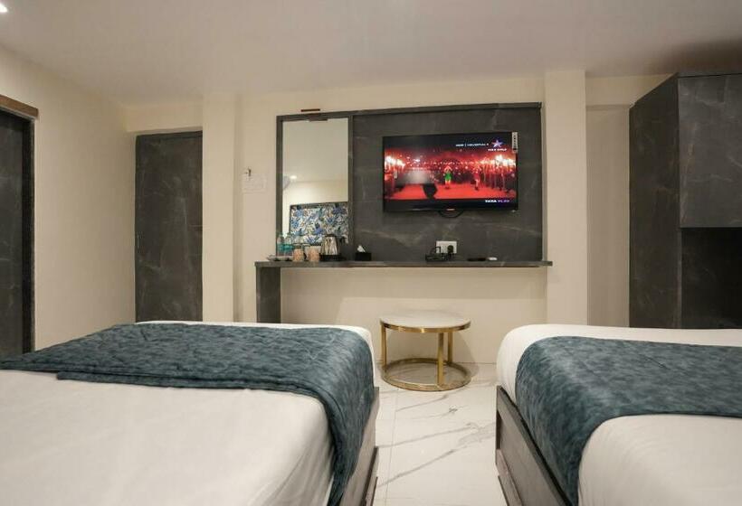 غرفة قياسية ثلاثية, Megh Inn