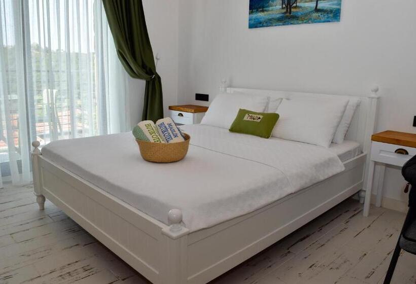اتاق لوکس با بالکن و چشم‌انداز دریا, Maslin Otel
