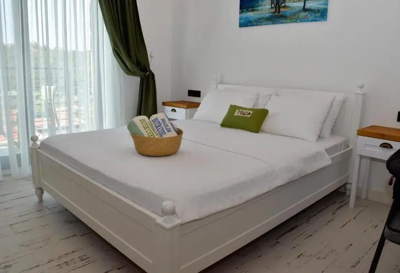 اتاق لوکس با بالکن و چشم‌انداز دریا, Maslin Otel