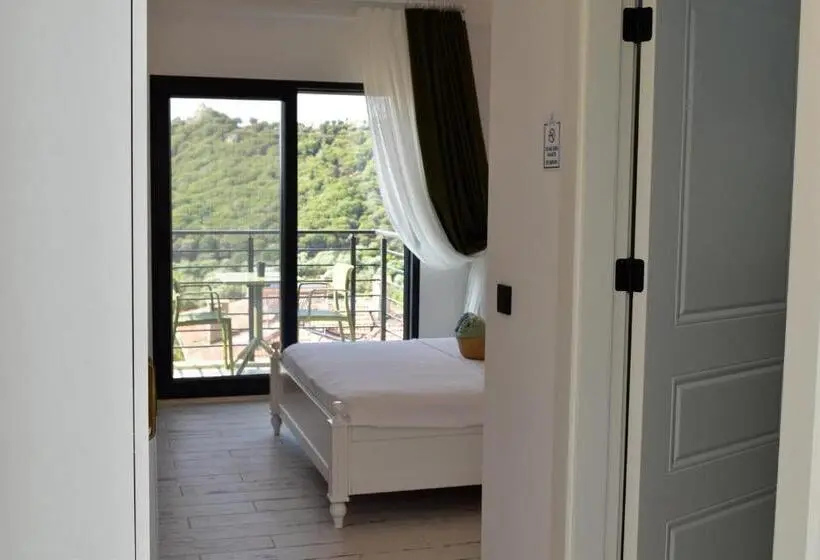 اتاق لوکس با بالکن و چشم‌انداز دریا, Maslin Otel