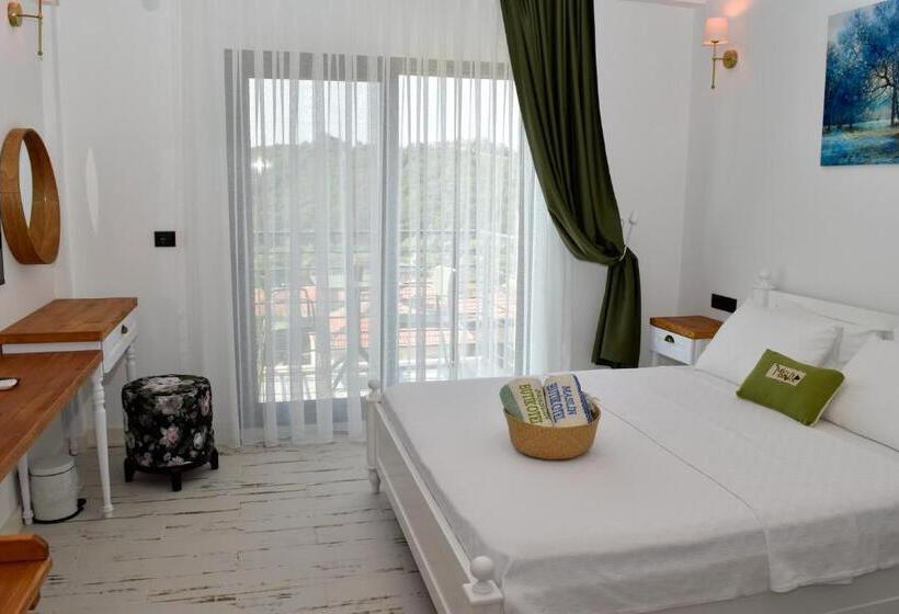 اتاق لوکس با بالکن و چشم‌انداز دریا, Maslin Otel