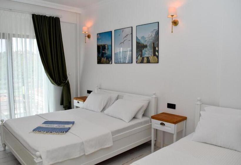 اتاق سه نفره دلوکس با چشم‌انداز دریا, Maslin Otel
