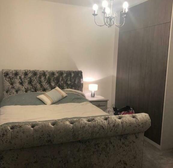 اتاق استاندارد, Croydon Near London