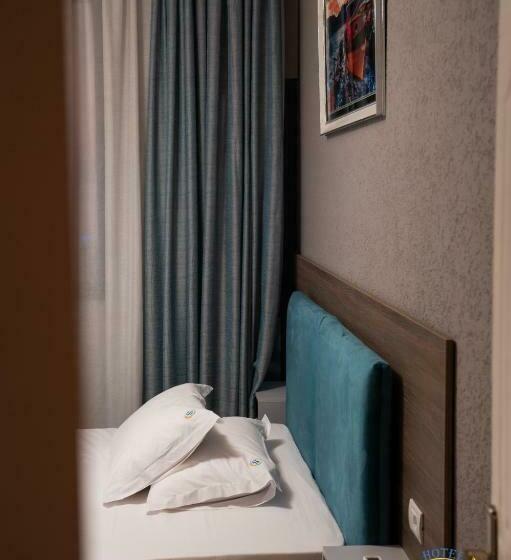 غرفة قياسية ثلاثية, Sofia