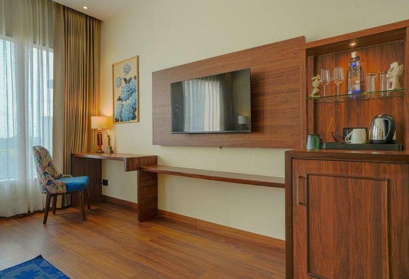 Номер Deluxe, Escala By Levelup