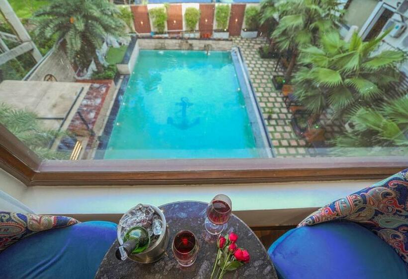 디럭스 룸 킹사이즈 침대, Escala By Levelup