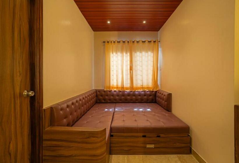Четырехместный Номер Economy, The Venue By Seasons Suites @ Yelahanka