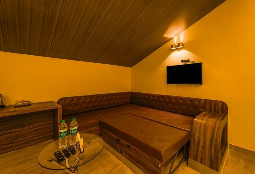 غرفة بريميوم رباعية, The Venue By Seasons Suites @ Yelahanka