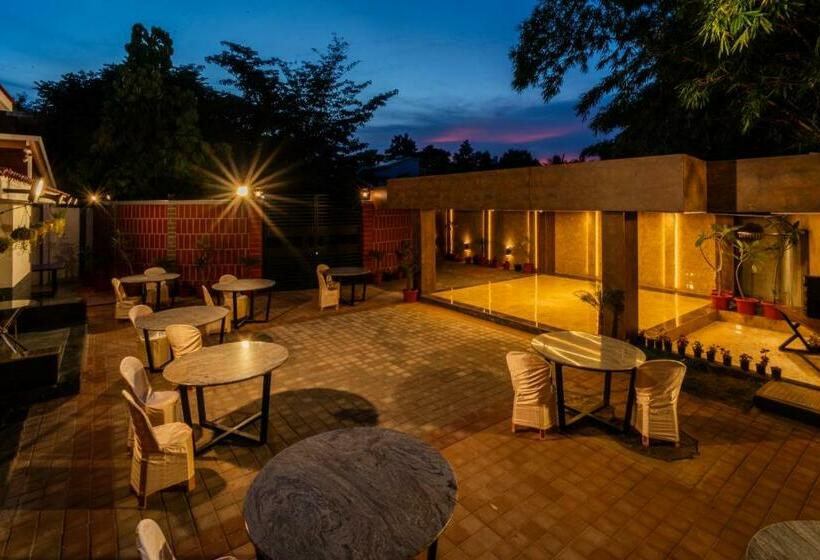 Вилла с 1 спальней и бассейном, The Venue By Seasons Suites @ Yelahanka