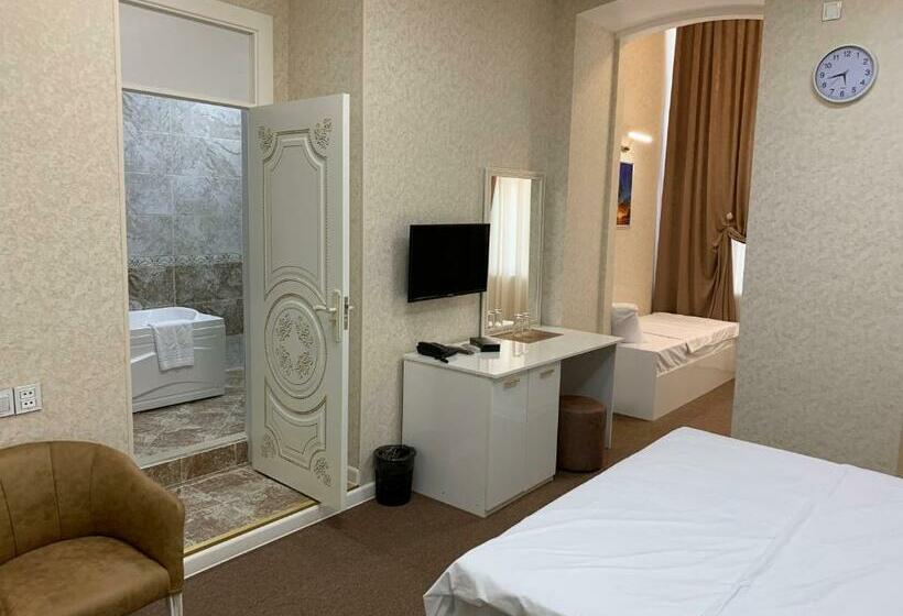 חדר דלוקס לארבעה, Sahil Boutique