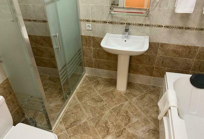 חדר דלוקס לשלושה, Sahil Boutique