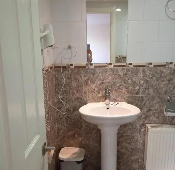 اتاق استاندارد سه نفره, Hostal Jc