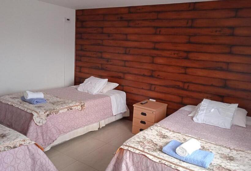 חדר סטנדרט לשלושה, Hostal Jc