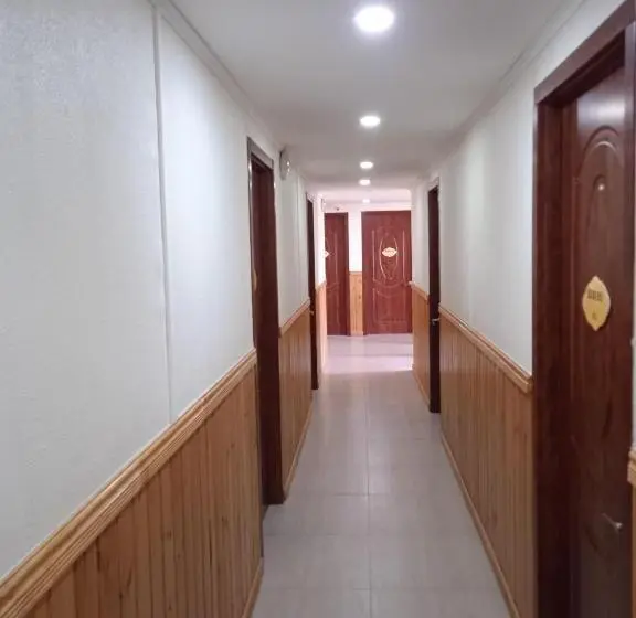 اتاق استاندارد سه نفره, Hostal Jc