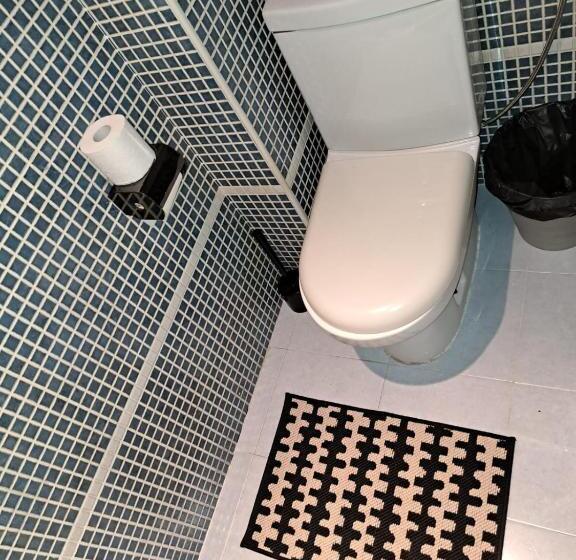 استودیو خانوادگی, Liam Studio In Sevilla Centric