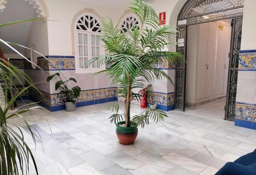 استودیو خانوادگی, Liam Studio In Sevilla Centric