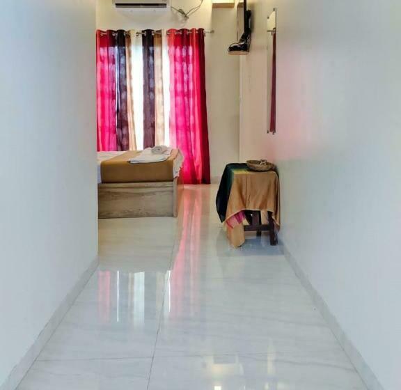 Quarto Deluxe, Raaviz Recidency