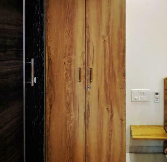 Quarto Deluxe, Raaviz Recidency