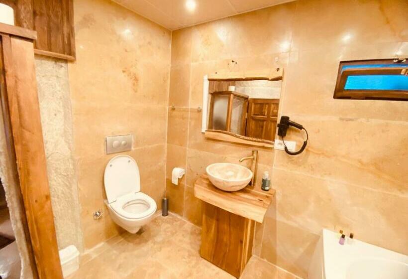 חדר דלוקס, Asma Altı Cave