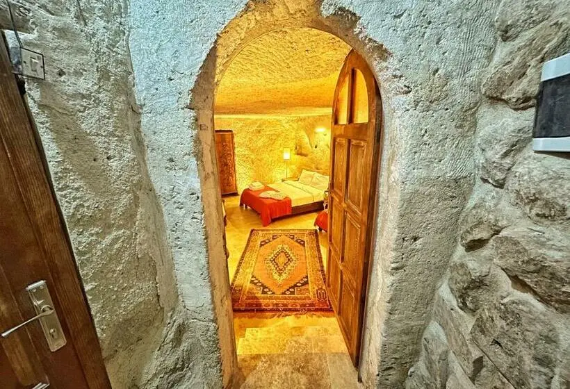 Deluxe Kolmen Hengen Huone, Asma Altı Cave