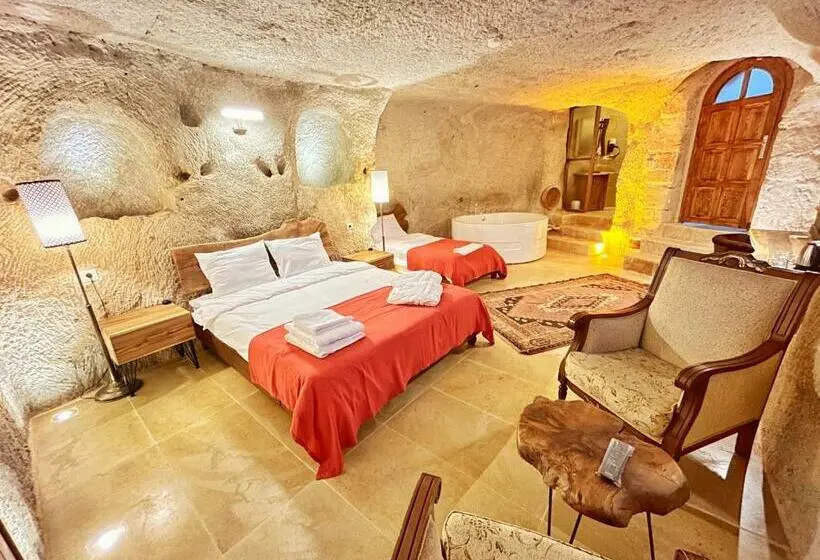 Deluxe Kolmen Hengen Huone, Asma Altı Cave