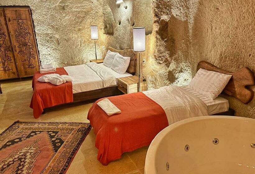 חדר דלוקס לשלושה, Asma Altı Cave