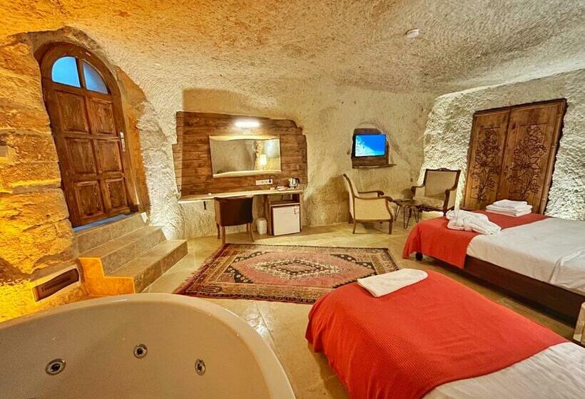 חדר דלוקס לשלושה, Asma Altı Cave