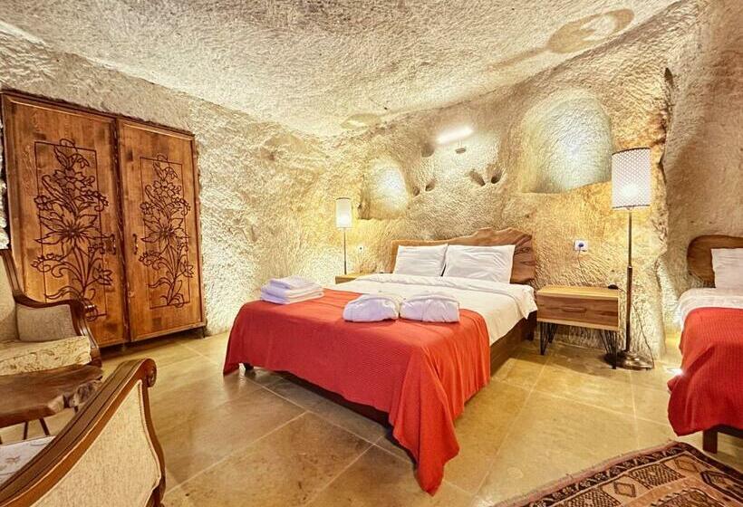 חדר דלוקס לשלושה, Asma Altı Cave