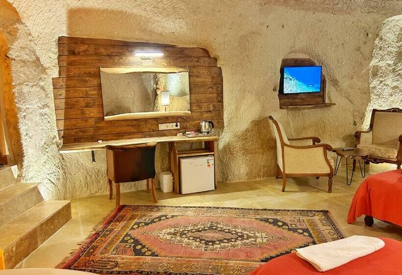 חדר דלוקס לשלושה, Asma Altı Cave