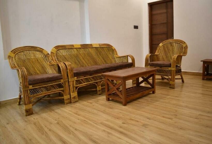 غرفة قياسية, Nt Grand Yercaud