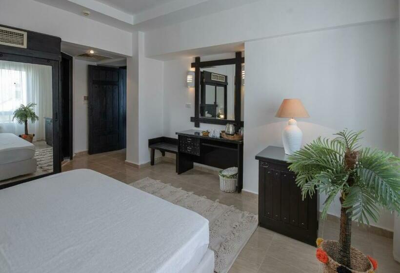 Juniorsvit Poolutsikt, Olives At Santa Monica