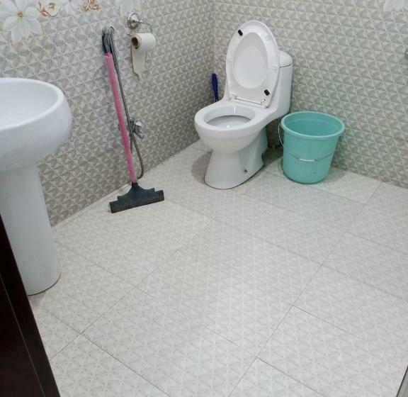 سوییت خانوادگی, Red Roof & Restaurant