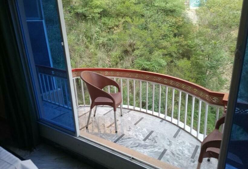 سوییت خانوادگی, Red Roof & Restaurant