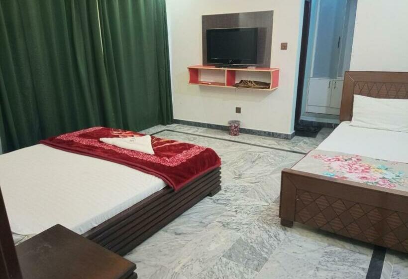 سوییت خانوادگی, Red Roof & Restaurant