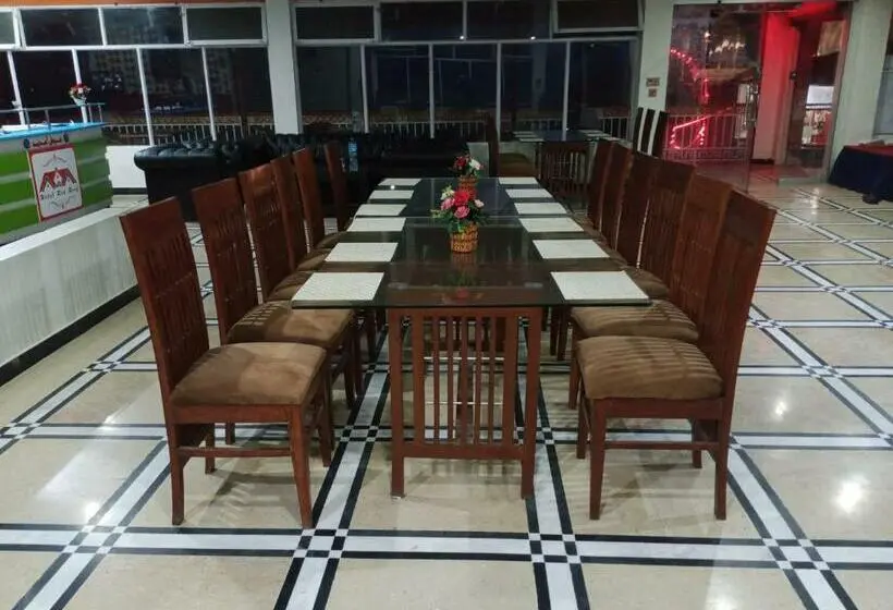 اتاق استاندارد سه تخته با چشم‌انداز باغ, Red Roof & Restaurant