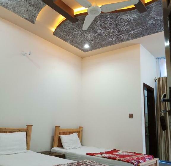 اتاق استاندارد سه تخته با چشم‌انداز باغ, Red Roof & Restaurant