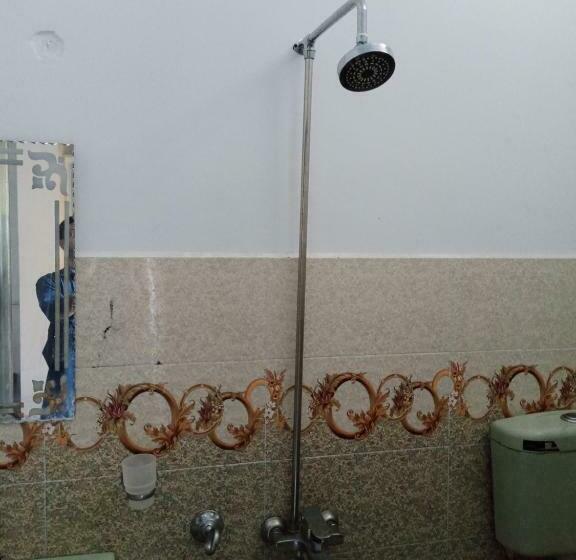 اتاق استاندارد سه تخته با چشم‌انداز باغ, Red Roof & Restaurant