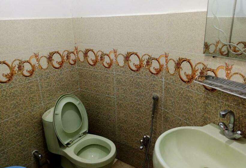 Economy Triple Room, Red Roof & Restaurant